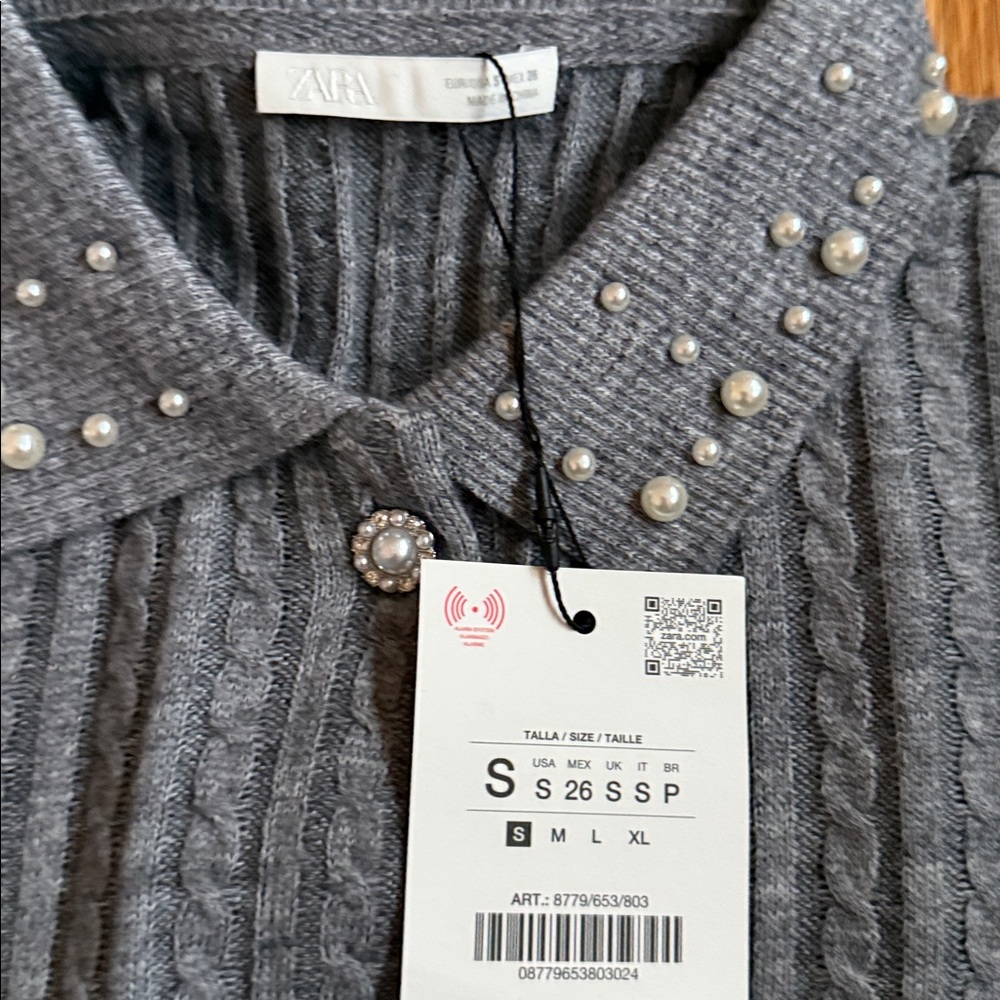 Gray Ribbed jewel Women's Sweater - Picture 3 of 3